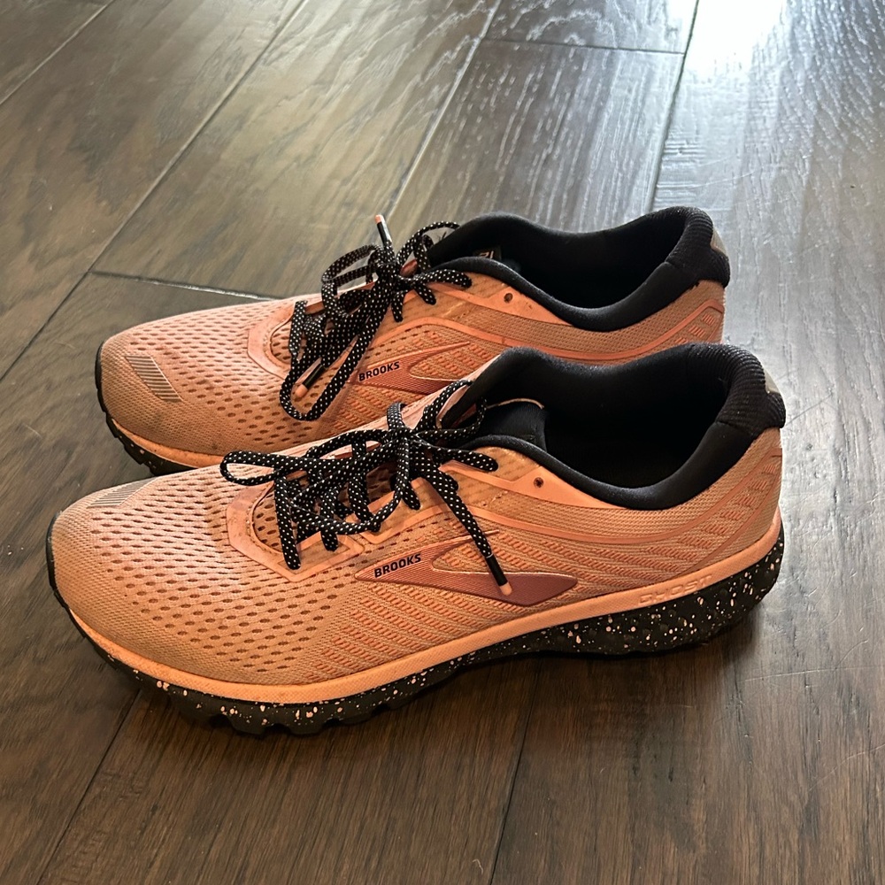Brooks Women’s Running Sneaker size 10. Pink and Black.